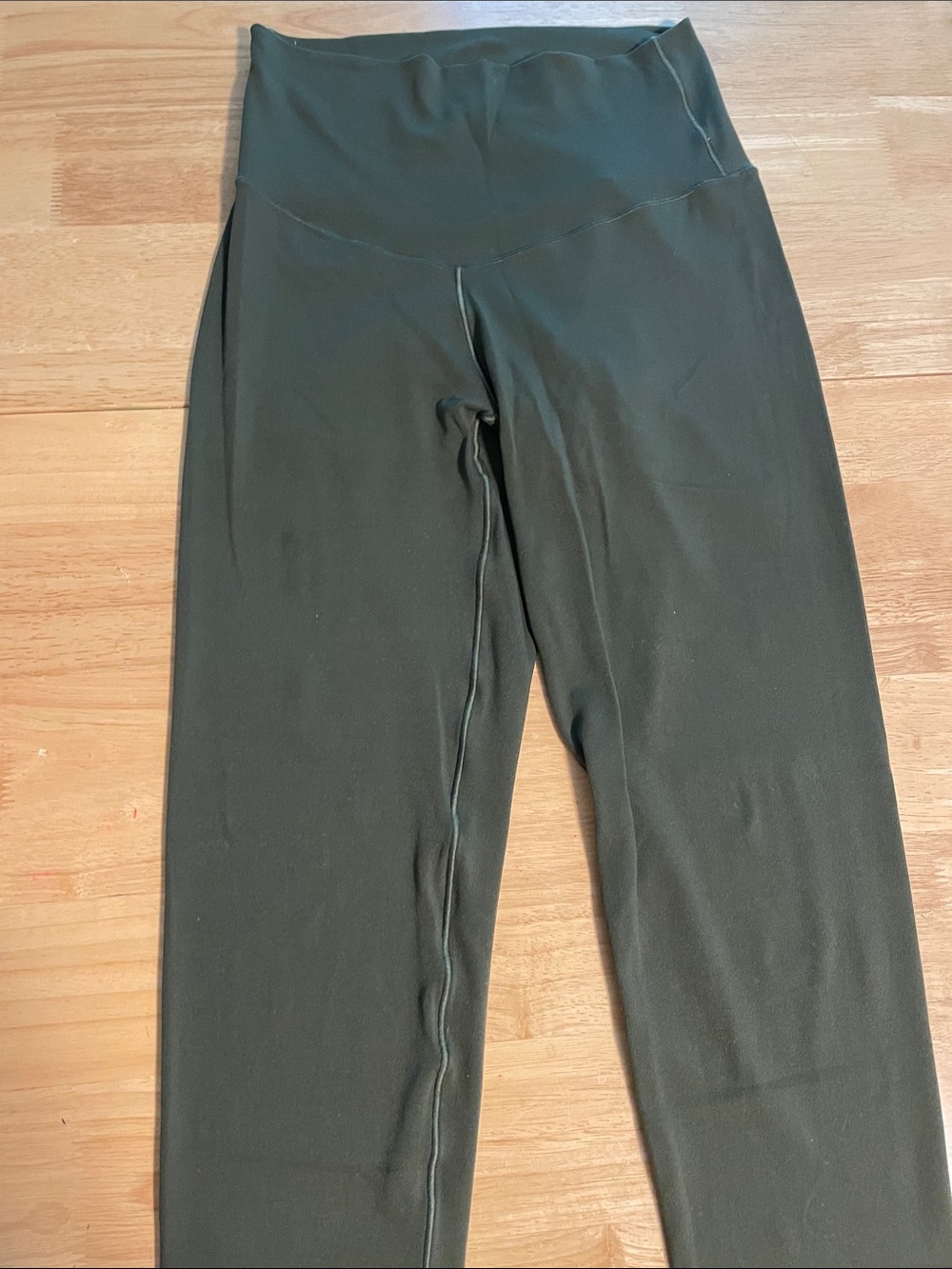 aerie Offline High-Rise 7/8 Leggings in Olive Green
